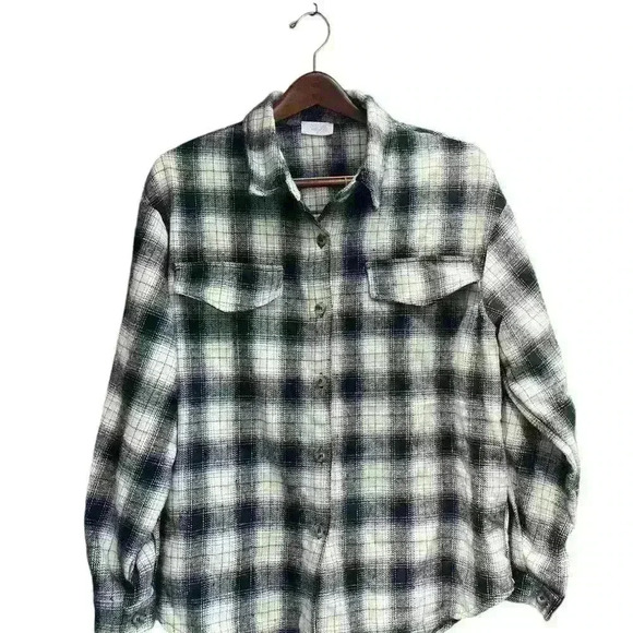 Pink Lily Steps Away Plaid Flannel Size Large - Picture 4 of 7